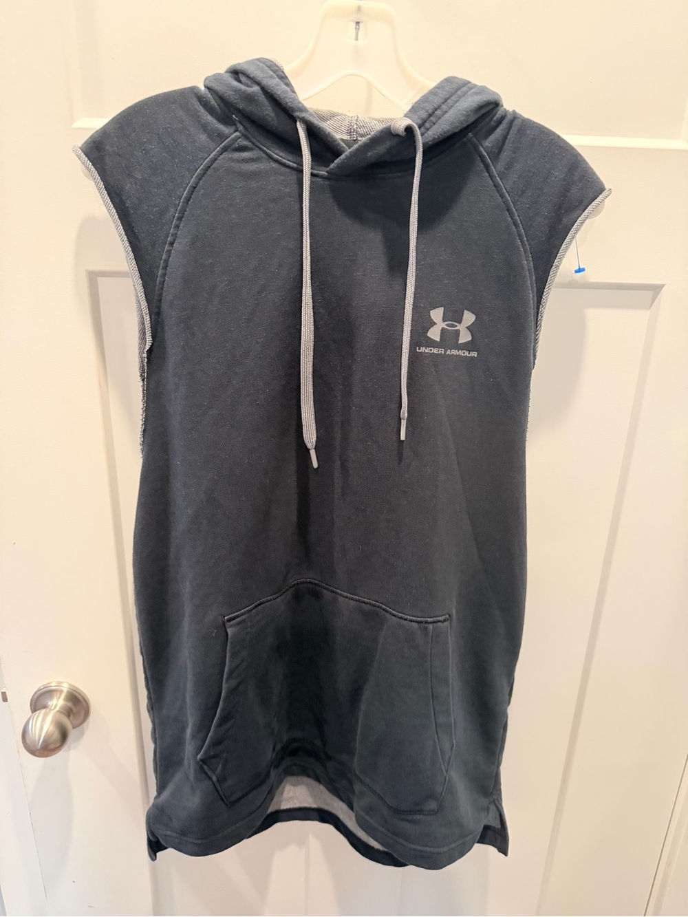 Under Armour Medium Black Sleeveless Hoodie Athleisure Gym Sweatshirt MD